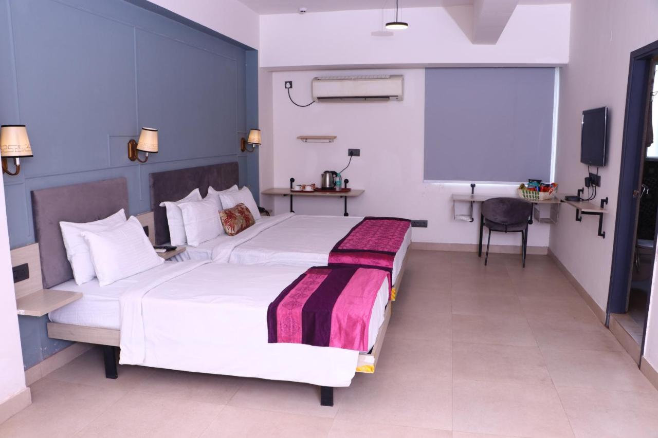 Virohaa Garden Hotel Gáziábád Kültér fotó