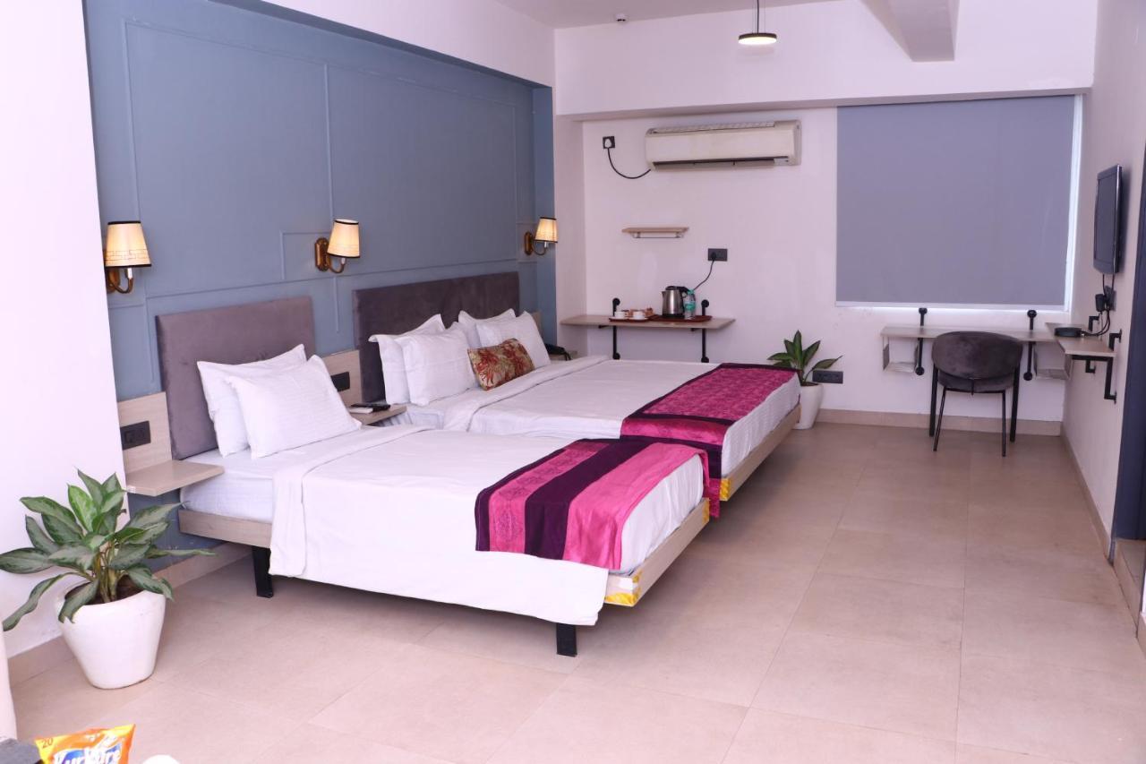 Virohaa Garden Hotel Gáziábád Kültér fotó