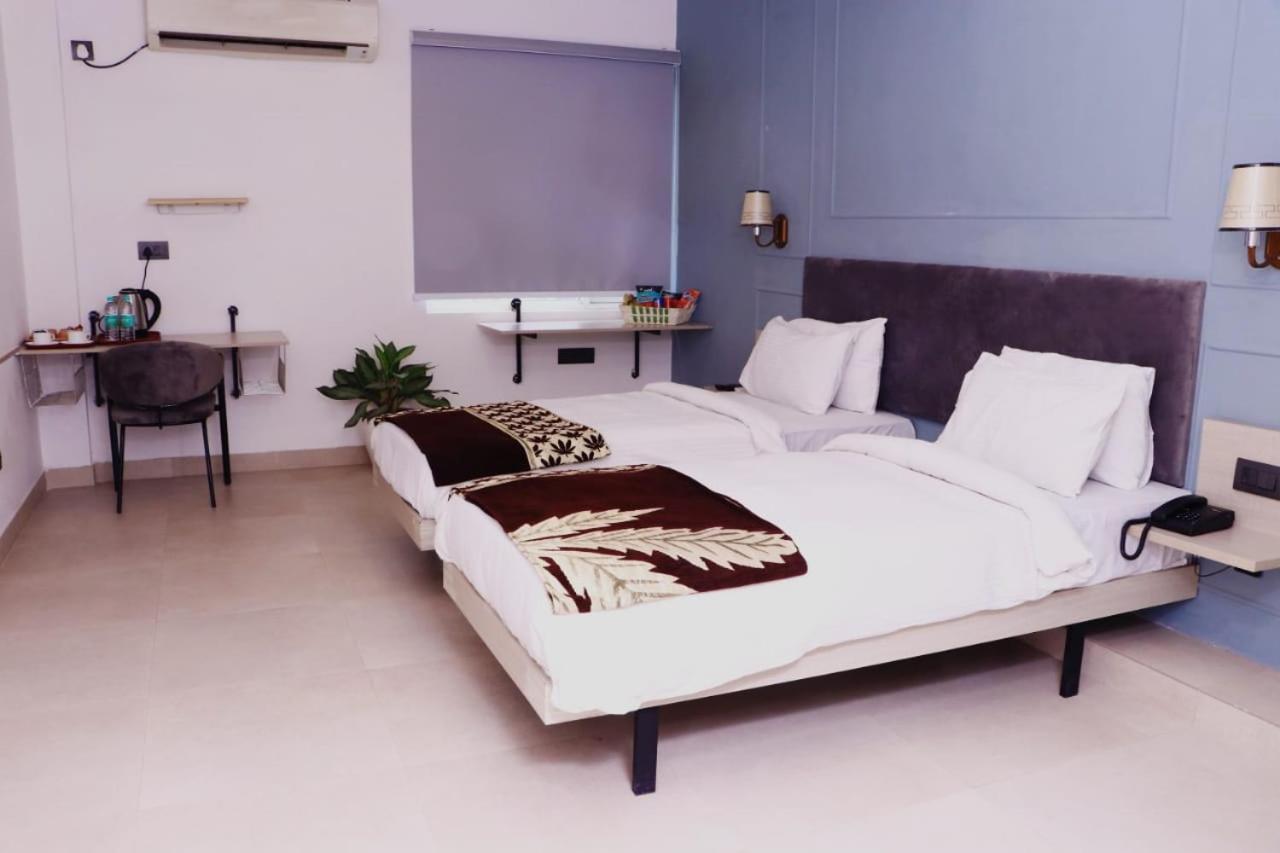 Virohaa Garden Hotel Gáziábád Kültér fotó