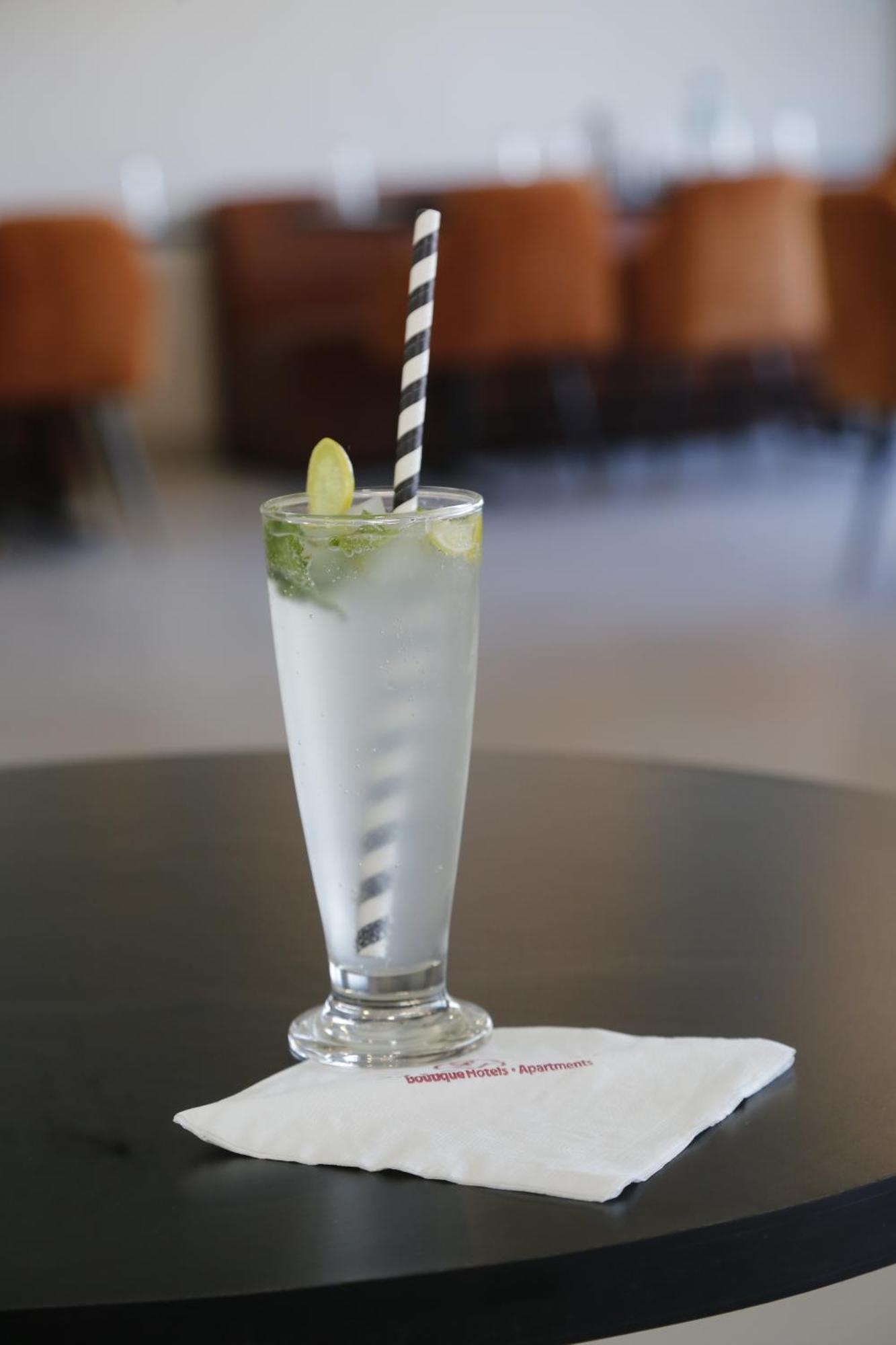Virohaa Garden Hotel Gáziábád Kültér fotó